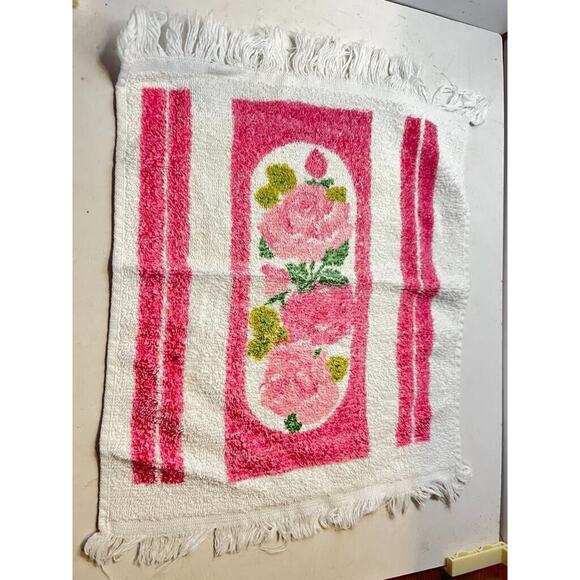 Mid Century Fringed Washcloth Pink Roses - Picture 1 of 1